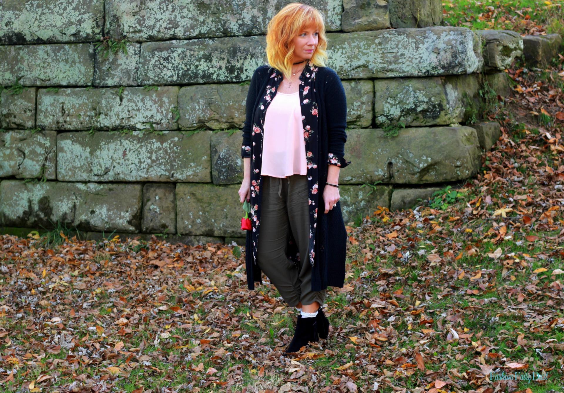 Floral duster, slouchy pants and fringe ankle boots. How to layer a duster.