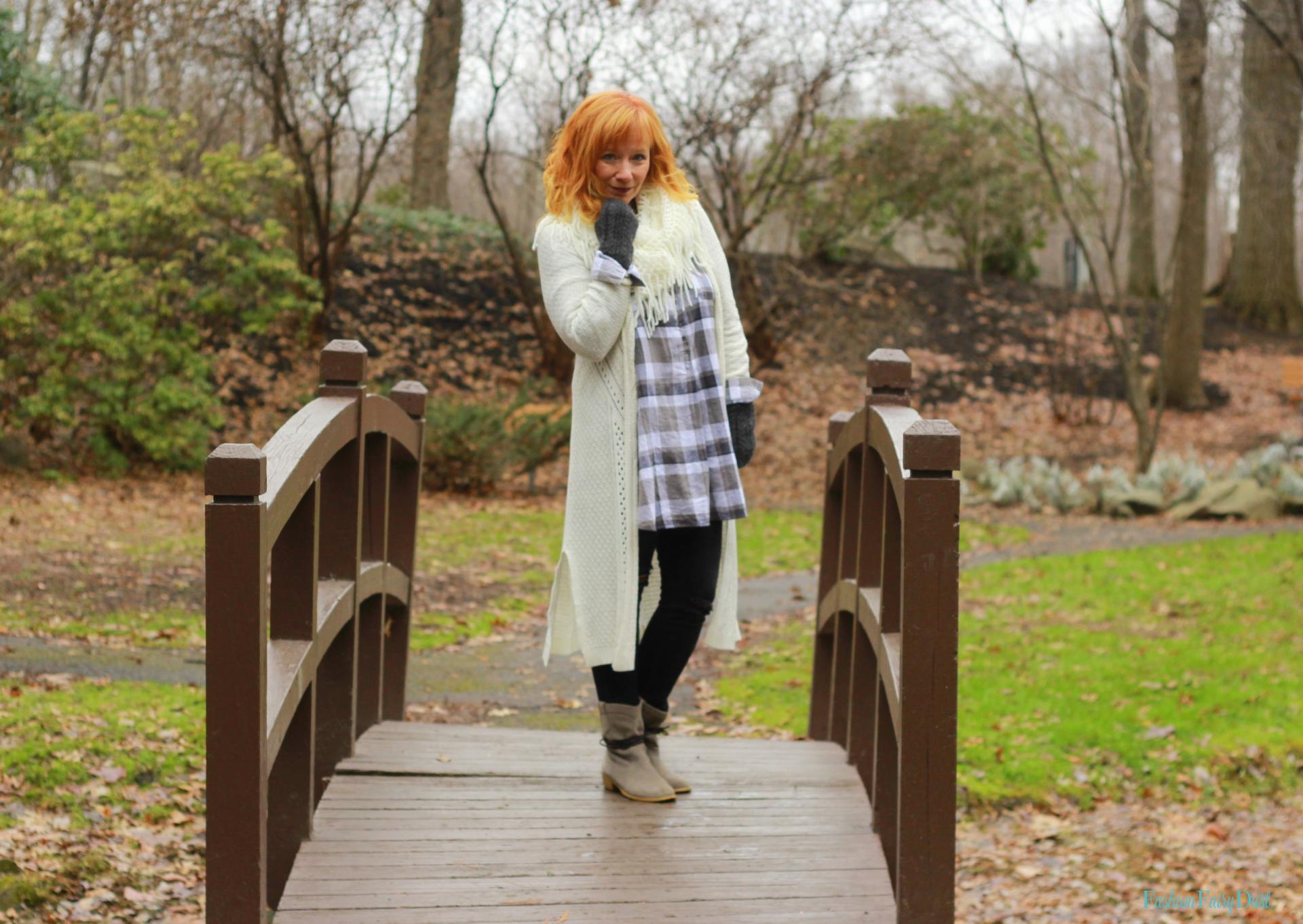 Plaid flannel tunic, black skinny jeans and gray suede boots. How to update a pair of boots.