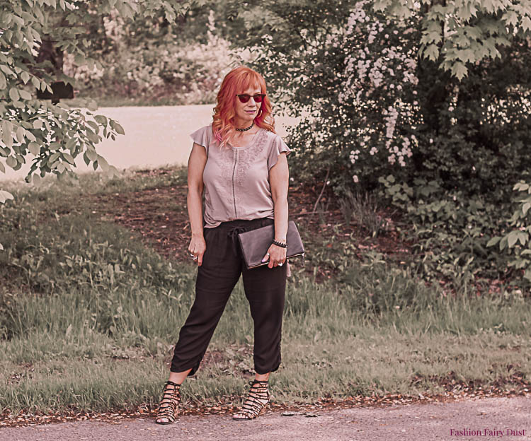 Flutter sleeve top, black pants, leopard sandals.