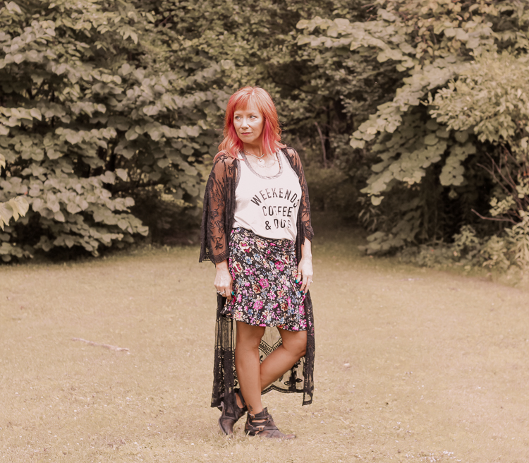 Floral ruffled mini skirt, graphic tee and kimono.